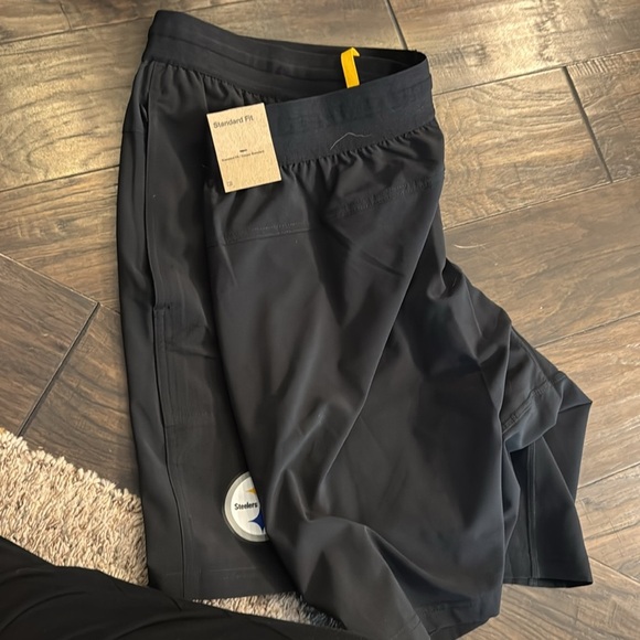 Nike Steelers Black Shorts with Yellow Details - Picture 2 of 3